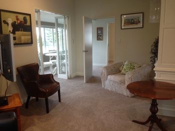 CAVE ROCK GUEST HOUSE