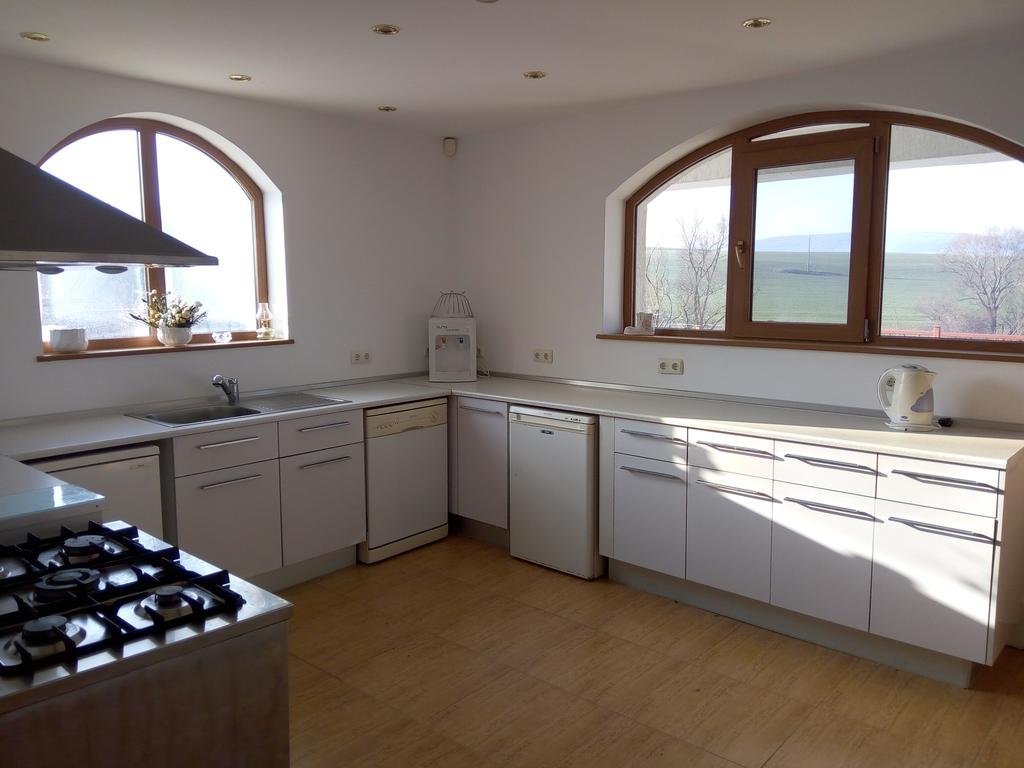 THE WHITE GUEST HOUSE