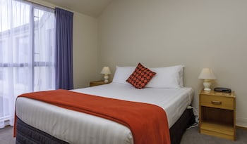 DEANS BUSH MOTEL