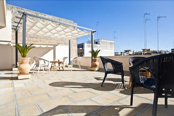 IL CORTILE DELLE ESPERIDI