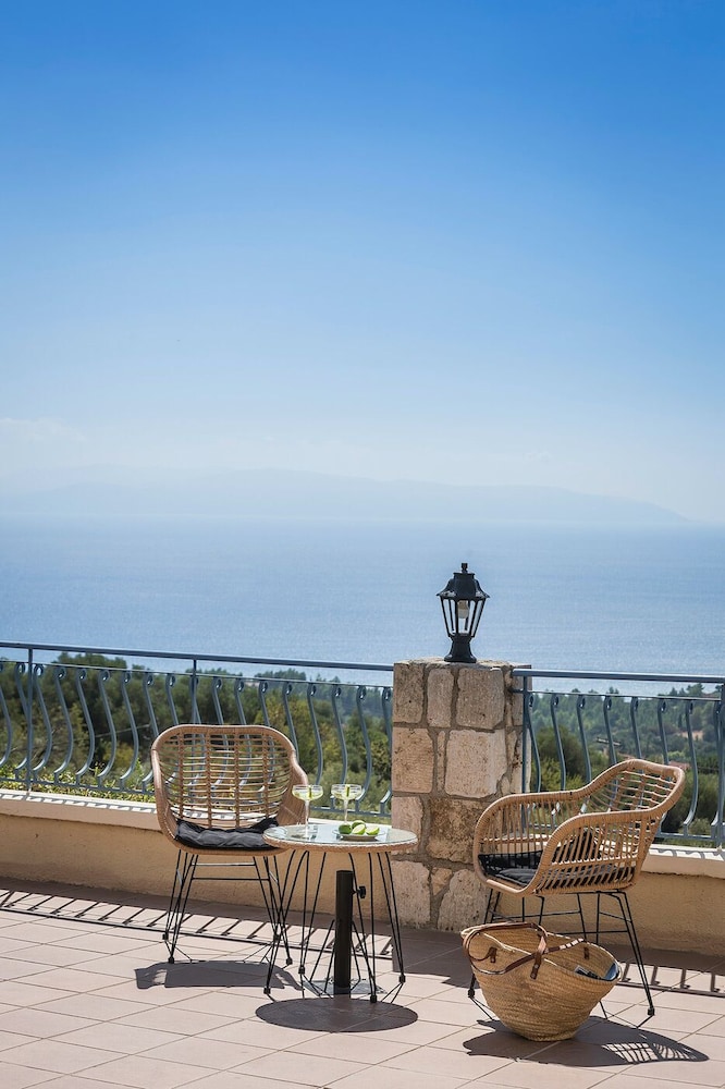 DIANA SUITES