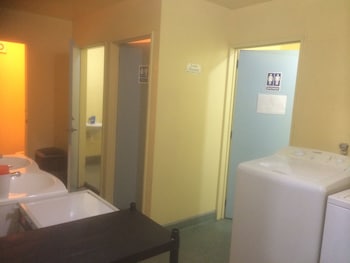 RACECOURSE BACKPACKERS HOSTEL