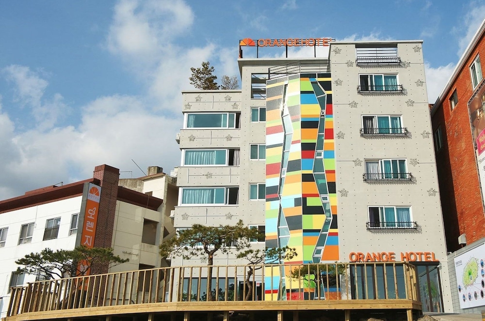 ORANGE HOTEL