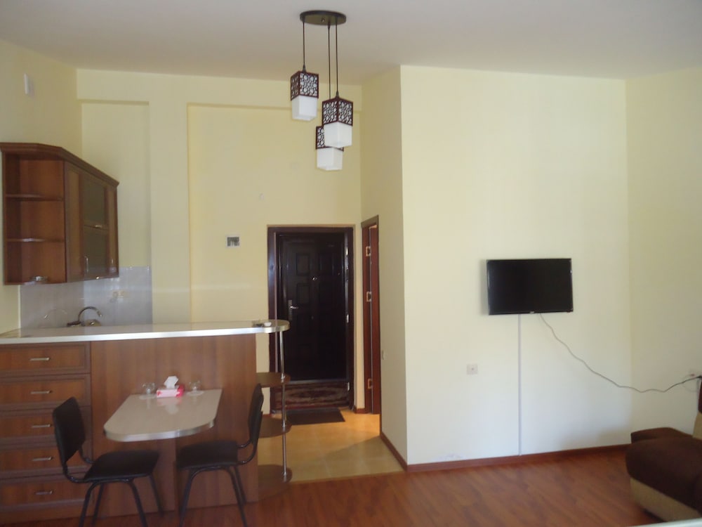 APARTMENTS TIGRAN PETROSYAN