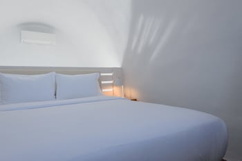 EARINO SUITES VILLAS