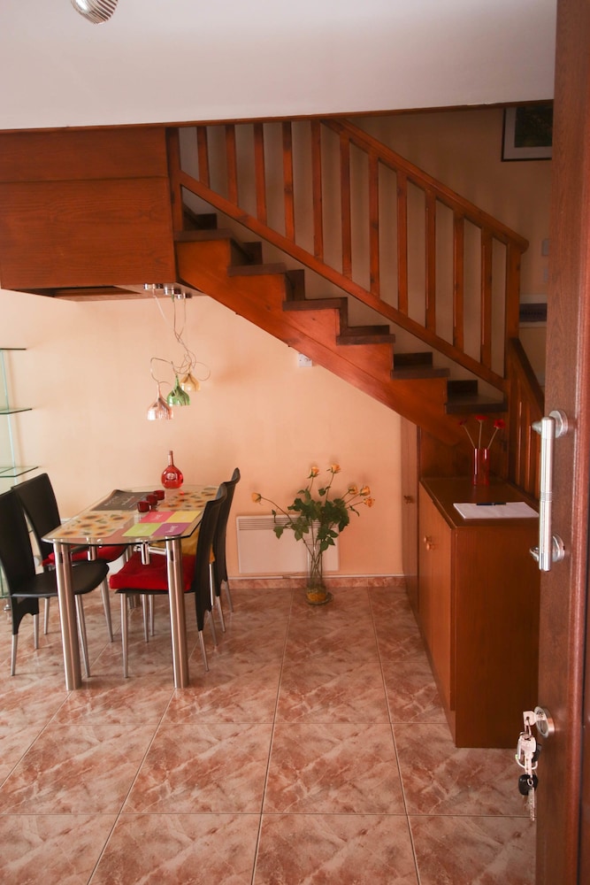 2 BEDROOM HOUSE NEAR TOMBS OF THE KINGS