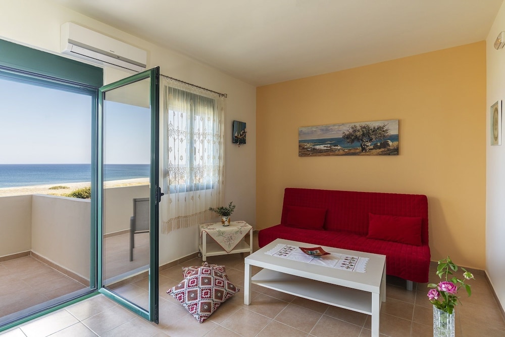 HOLIDAY HOUSE MYRTOS