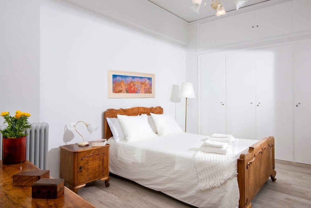 BRIGHT STYLISH FLAT 10' WALK TO CENTRE