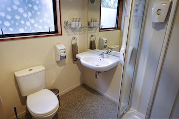 HAKA LODGE CHRISTCHURCH - HOSTEL