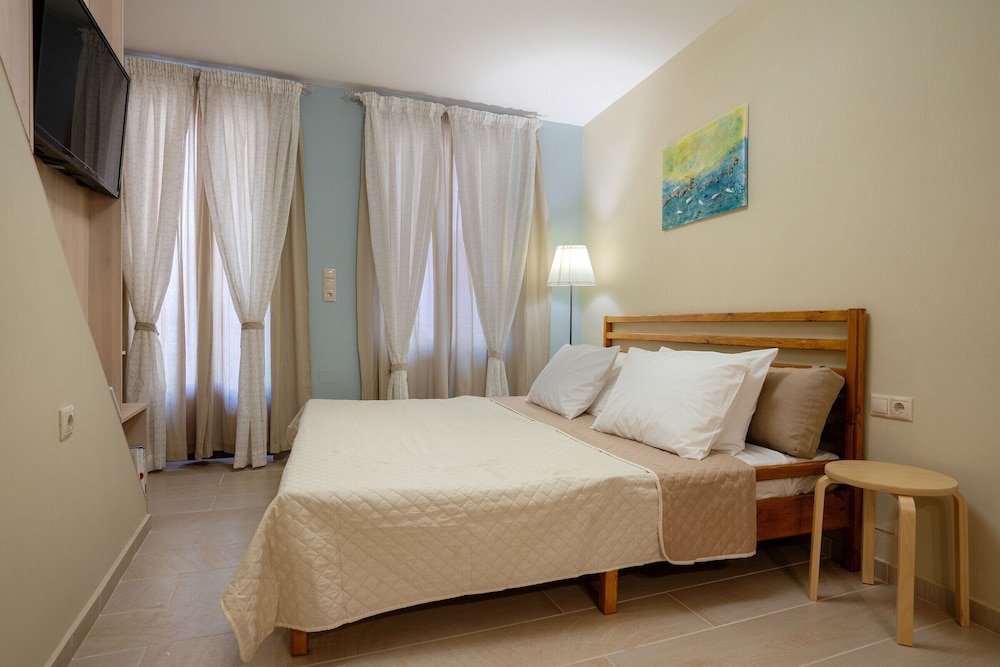 ARCHONTISSA STUDIO IN THE OLD TOWN