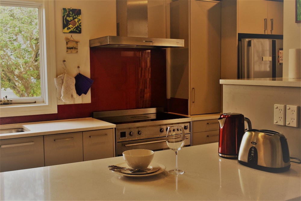 WAI O TAIKI BAY GUEST SUITES