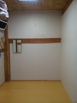 KIMCHI GUEST HOUSE