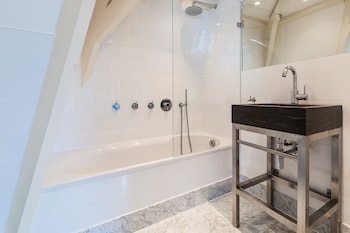 VONDELPARK APARTMENT SUITES