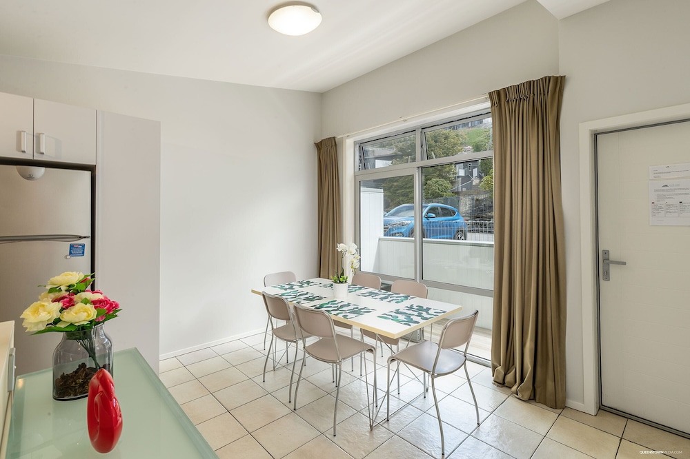 LAKE VIEW GREENSTONE APARTMENT EAST