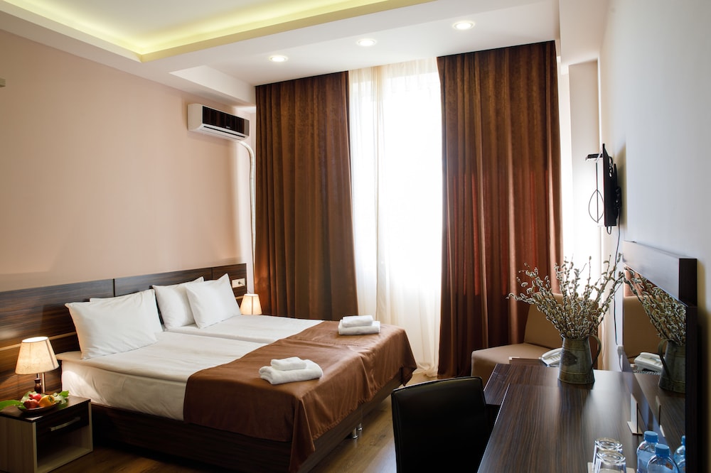 OLYMPIA HOTEL