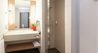 FOURSIDE HOTEL & SUITES