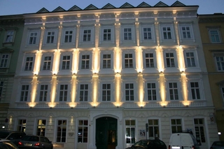 THE LEVANTE RATHAUS APARTMENTS
