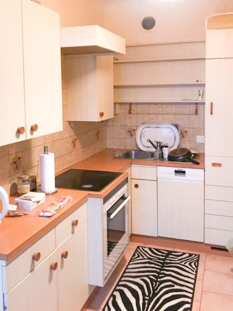 LOVELY HOUSE - DOUBLE BED, FREE PARKING [VR]
