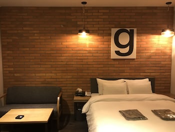 HOTEL WALL