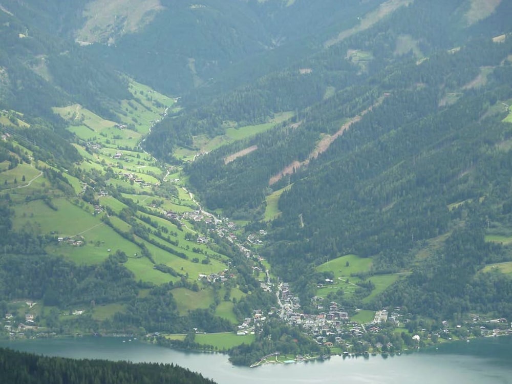 SPACIOUS CHALET IN ZELL AM SEE NEAR LAKE