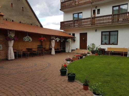GUESTHOUSE RUSTIC (24 KM FROM SIBIU)