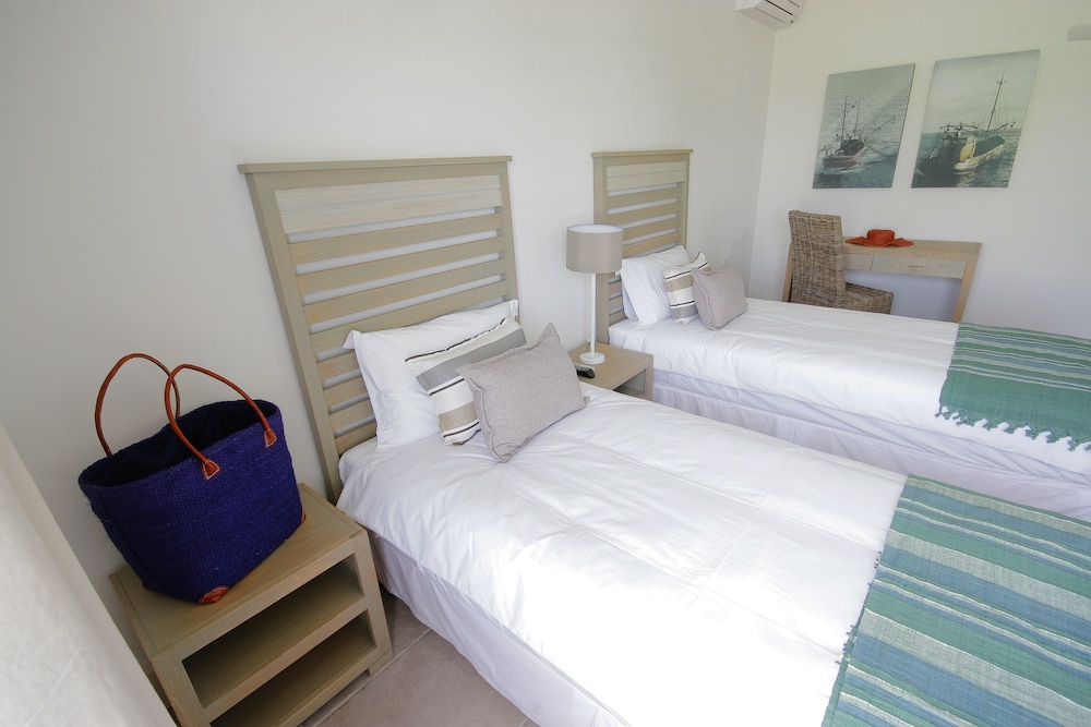 CAPE POINT SEAFRONT SUITES & PENTHOUSE BY LOV