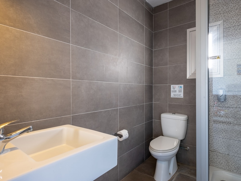 SANDERS RIO GARDENS - ADORABLE 1-BEDROOM APARTMENT WITH SHARED POOL AND BALCONY