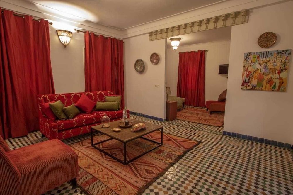 RIAD FES NASS ZMANE