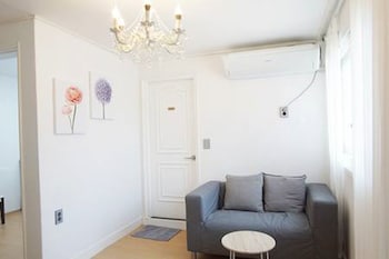 KIM'S FAMILY HOUSE 1-2F