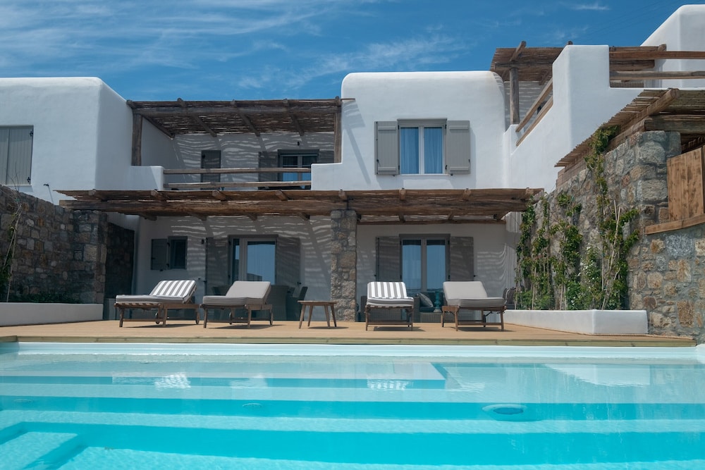 VILLA MAROON III BY THE PEARLS COLLECTION