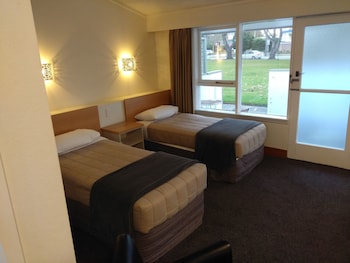 THE REDWOOD HOTEL