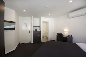 PAVILIONS HOTEL