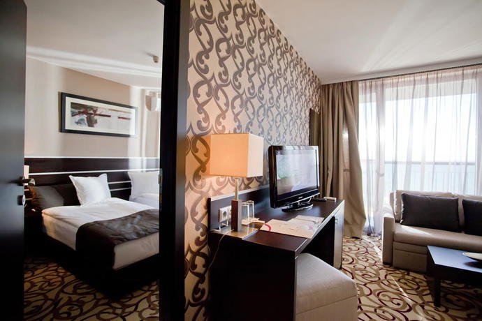 PLATINUM CASINO & HOTEL