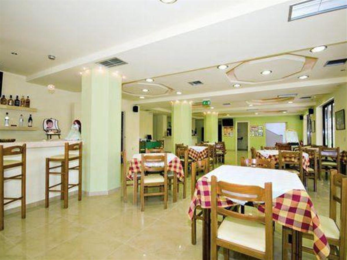 TZEVENOS APARTHOTEL