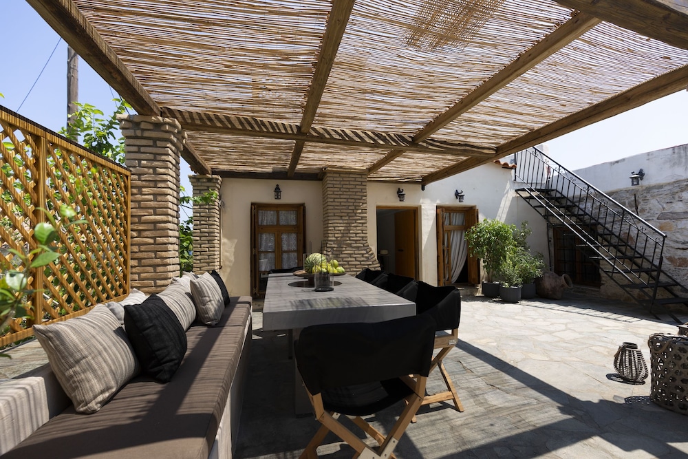 VILLA OF THE OLD OLIVE OIL FACTORY
