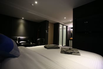 HWAGOK XYM HOTEL