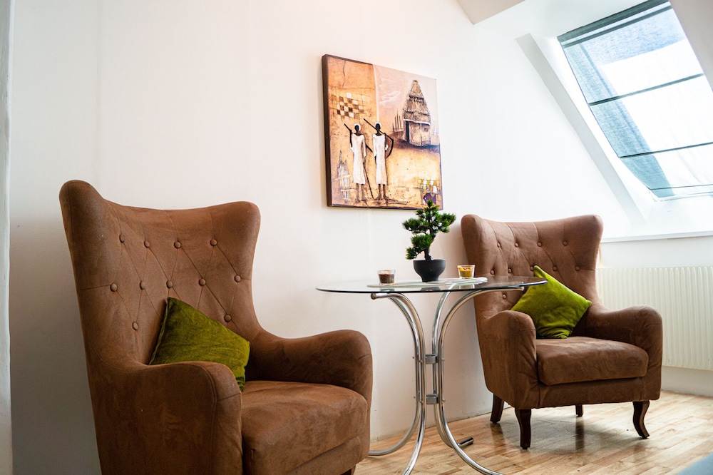 MODERN APARTMENT IN THE HEART OF VIENNA (10)