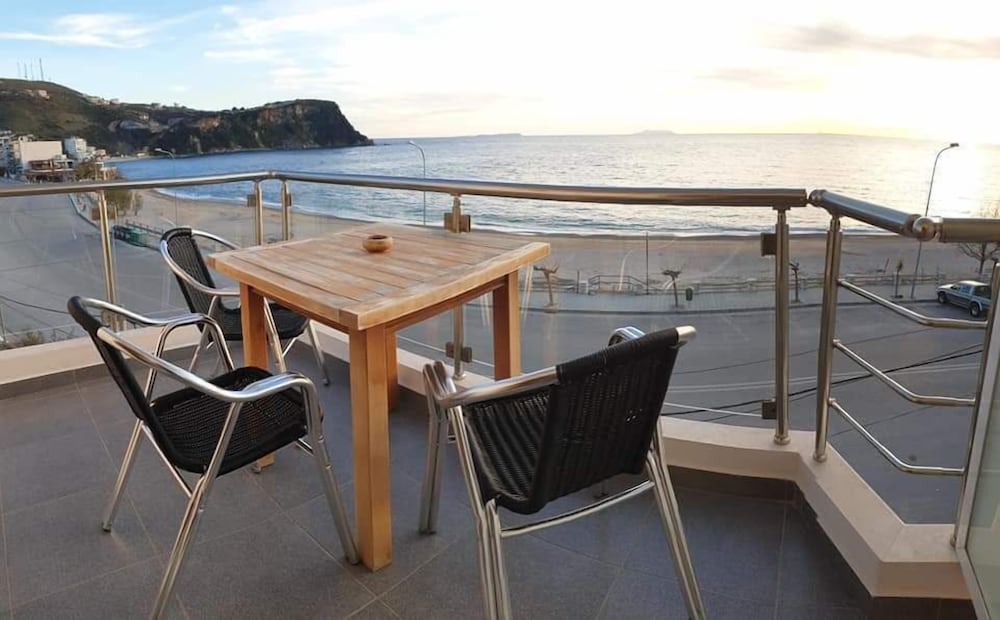 GOLDEN BEACH HOTEL