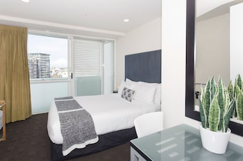 TOWNY STUDIO APARTMENT WITH SEA VIEWS