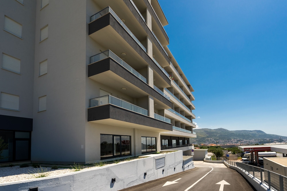 A2 - MODERN APT WITH THE TERRACE & SEA VIEW