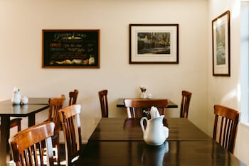 GARDEN COURT SUITES AND APARTMENTS