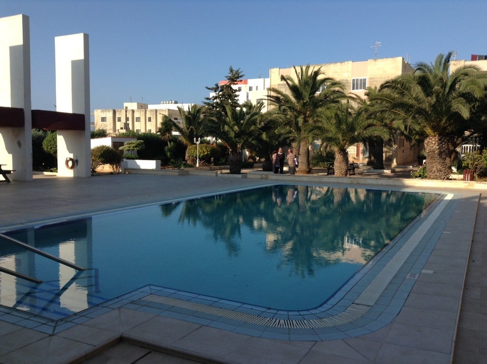 LUXURY SEAFRONT APARTMENT WITH POOL