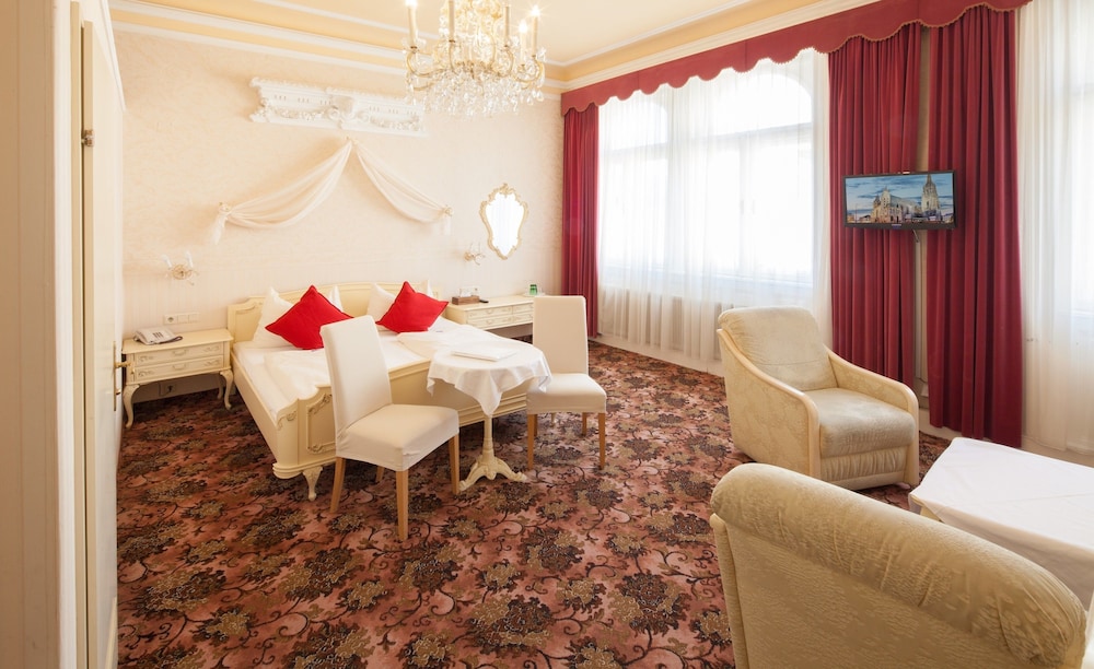 PENSION AVIANO