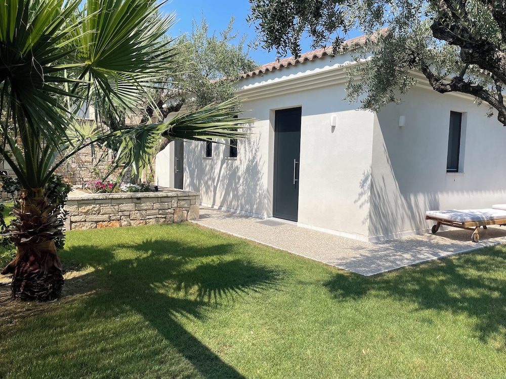 Garden Suite Beautiful Seaview  Close To Beach