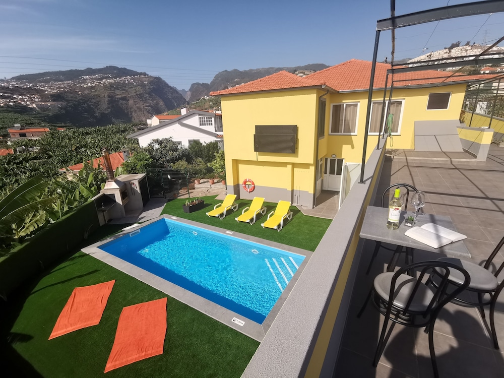 Apartments With Pool In Funchal