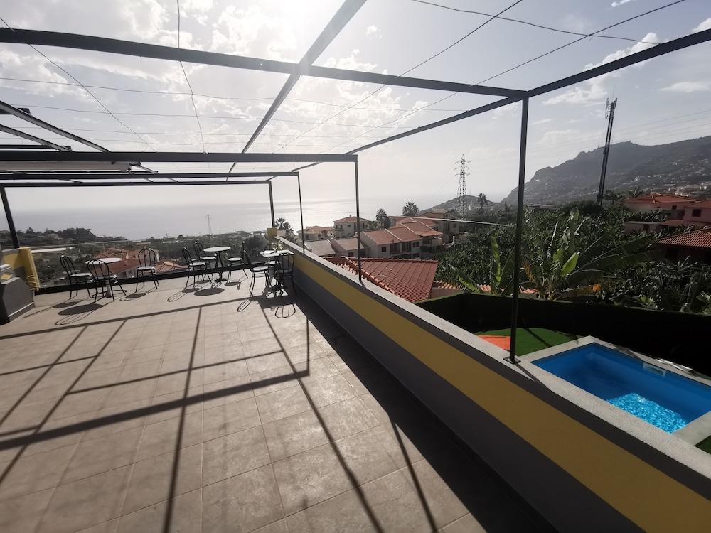 Apartments With Pool In Funchal