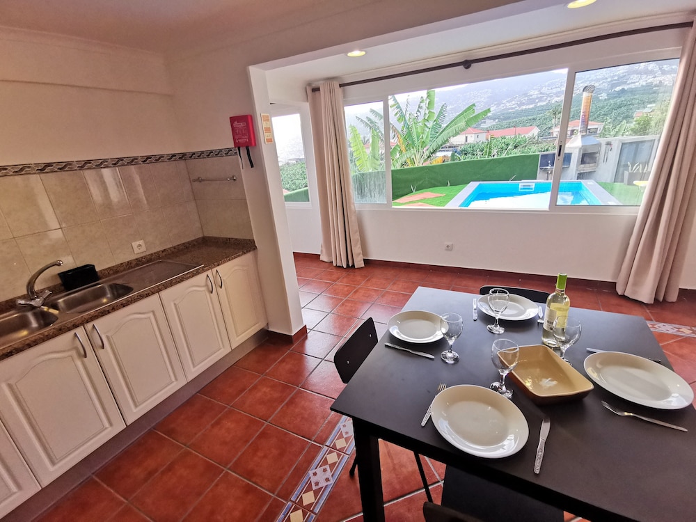 Apartments With Pool In Funchal