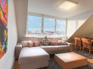 SKY9 PENTHOUSE APARTMENT WITH CITY VIEW