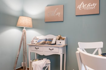 Charming Acropolis Metro Apartment