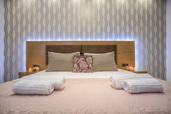 Nikos Amp Maria Studios